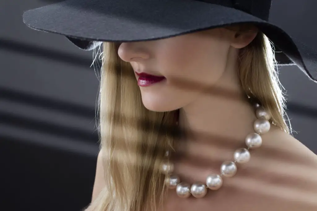 woman wearing hat
